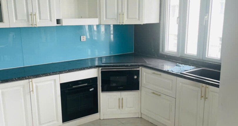 khong gian bep rong rai 11 810x430 - Giá mua bán căn hộ Penthouse 4 phòng ngủ chung cư Sky Garden 3 T8/2025