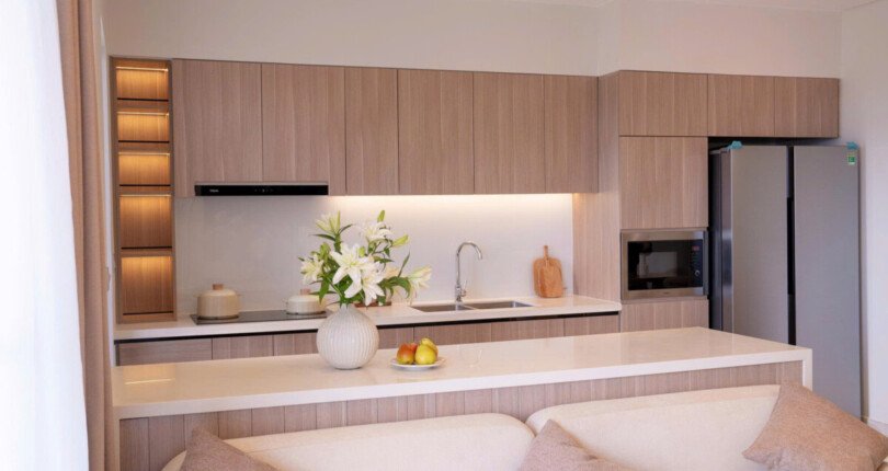 khong gian bep rong rai 2 810x430 - Giá cho thuê căn hộ 3pn Tháp A chung cư The Horizon Phú Mỹ Hưng Phường Tân Hưng T7/2025