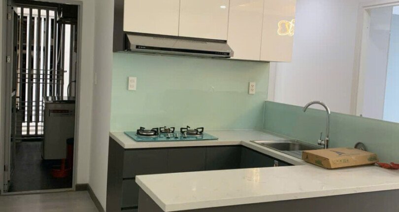 khong gian bep rong rai 6 810x430 - Giá mua bán căn hộ 2pn tòa F chung cư Scenic Valley 1 T7/2025