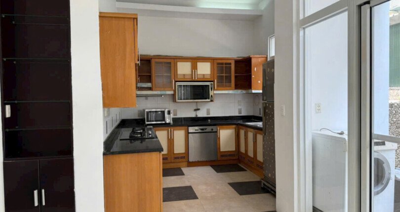 khong gian bep rong rai 7 810x430 - Giá mua bán nhà Biệt thự nguyên căn số 38 Mỹ Thái 2A Phú Mỹ Hưng T7/2025