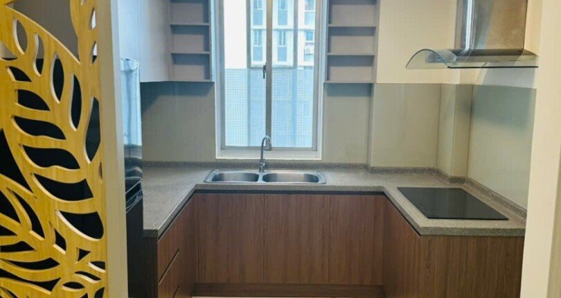 khong gian phong bep rong rai 810x430 - Giá mua bán căn hộ 3pn tháp A lầu cao chung cư Mỹ Khánh 2A Phú Mỹ Hưng T7/2025