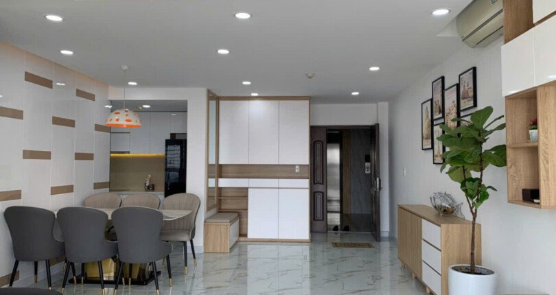 khong gian phong khach can ho ban 1 810x430 - Bán gấp căn hộ Happy Valley, diện tích 112m2, tầng 19, nội thất cao cấp, giá 9,2 tỷ