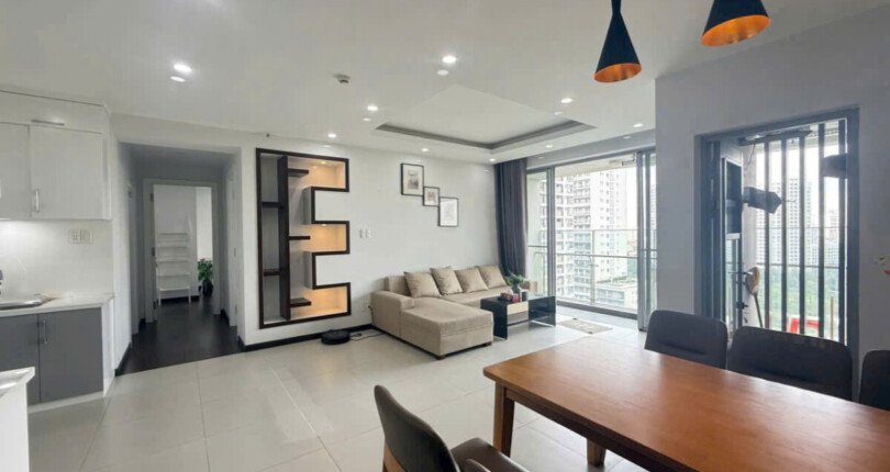 khong gian phong khach can ho ban 4 810x430 - Giá mua bán căn hộ 2pn Tháp D chung cư Green Valley T8/2025