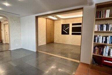 khong-gian-phong-khach-penthouse-ban