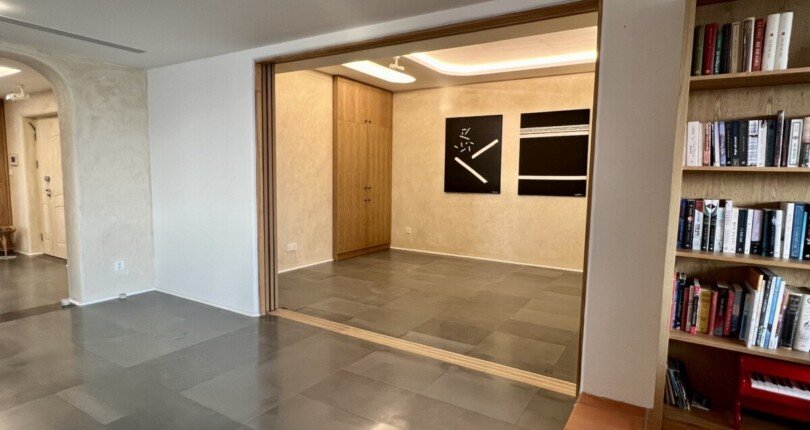 khong gian phong khach penthouse ban 810x430 - Bán Penthouse 3pn chung cư Happy Valley Phú Mỹ Hưng giá 30 tỷ