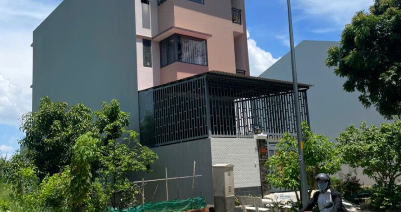 mau xay dung nha pho lien ke kdc phu xuan van phat hung 810x430 - Giá mua bán đất nền A3 mặt Đường số 8 kdc Phú Xuân Vạn Phát Hưng T8/2025