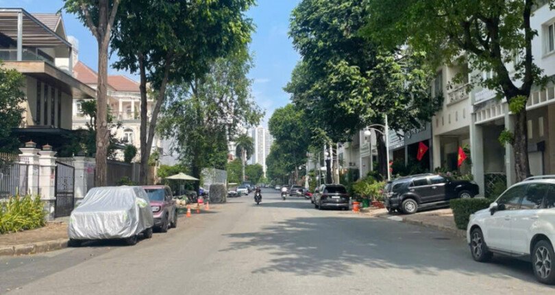 nha biet thu toa lac mat duong pham thai buong 810x430 - Giá mua bán nhà góc đường Phạm Thái Bường Khu Biệt thự Phú Mỹ Hưng T7/2025