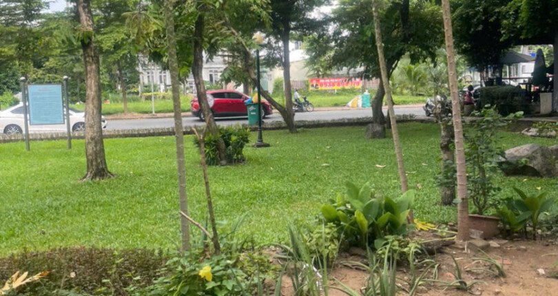 nha dat ban lien ke cong vien noi khu 810x430 - Giá mua bán tòa nhà nguyên căn hai mặt tiền đường Nguyễn Văn Linh T7/2025