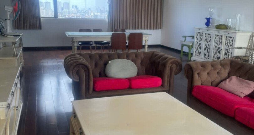 phong khach can ho 810x430 - Giá mua bán căn hộ Penthouse The Panorama Phú Mỹ Hưng T8/2025