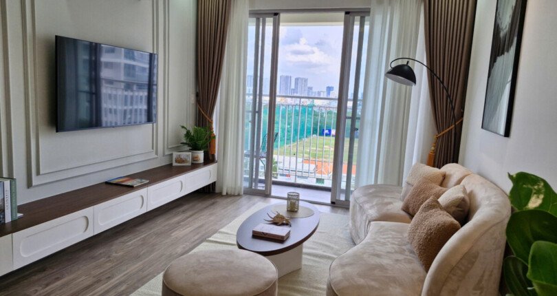 phong khach can ho ban 14 810x430 - Bán căn hộ 110m2, chung cư Scenic Valley 1, 03pn, giá 9.5 tỷ, nhà đẹp, nội thất đầy đủ.