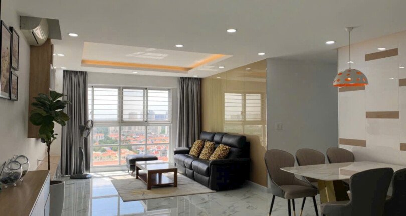 phong khach can ho ban 18 810x430 - Bán gấp căn hộ Happy Valley, diện tích 112m2, tầng 19, nội thất cao cấp, giá 9,2 tỷ