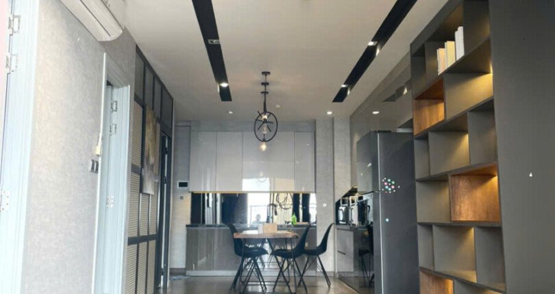 phong khach can ho ban 31 810x430 - Giá mua bán căn hộ 2pn tháp B view sông lầu cao chung cư Saigon South Residences T7/2025