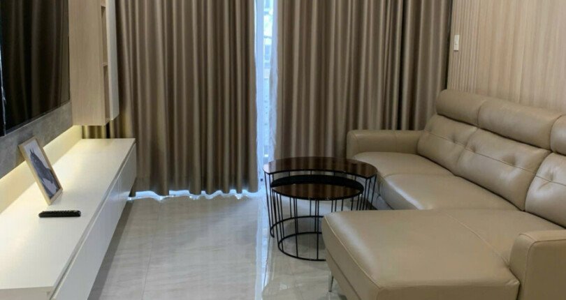 phong khach can ho ban 43 810x430 - Bán căn hộ 101m2, chung cư Scenic Valley 1, nhà đầy đủ nội thất, đang có hợp đồng thuê ổn định.