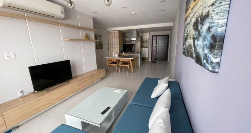 phong khach can ho ban 44 810x430 - Bán nhanh căn hộ chung cư Scenic Valley 1, diện tích 101m2, tầng cao, giá 8.3 tỷ, đầy đủ nội thất.