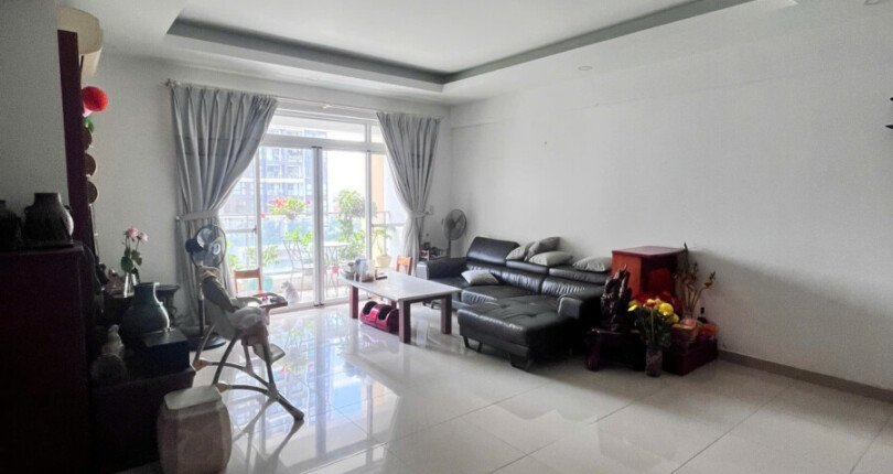 phong khach can ho ban 46 810x430 - Bán gấp căn hộ 3pn, 190m2, chung cư Riverside Residence Phú Mỹ Hưng giá 14,7 tỷ