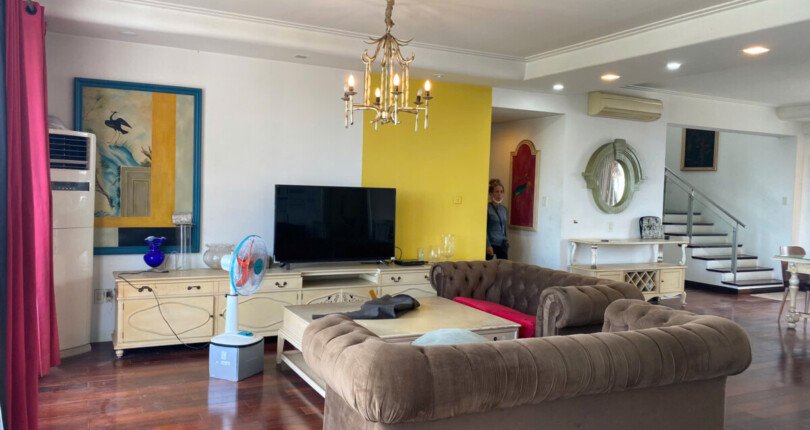 phong khach can ho ban 50 810x430 - Bán gấp Penthouse The Panorama Phú Mỹ Hưng, view sông, diện tích 312m2, giá 37,5 tỷ