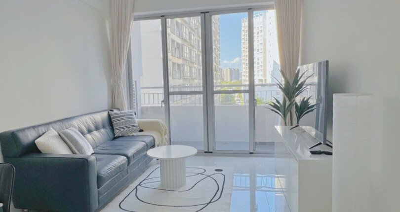 phong khach can ho ban 60 810x430 - Bán căn hộ 80m2, chung cư Scenic Valley 1, 02pn, nhà đẹp, giá 7 tỷ, nhà đang có hợp đồng thuê.