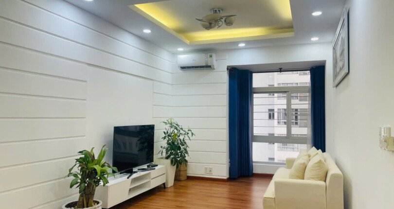 phong khach can ho can ban 810x430 - Chủ cần bán gấp căn hộ chung cư Sky Garden 2, diện tích 71m2, giá 4.450 tỷ, đầy đủ nội thất, xem nhà dễ.