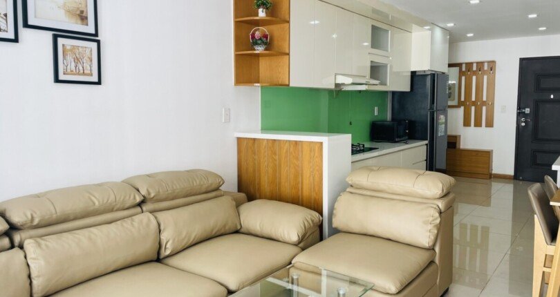 phong khach can ho cho thue 1 810x430 - Cho thuê căn hộ 70m2, chung cư Scenic Valley 1, giá 18tr/tháng, nội thất căn hộ đầy đủ.