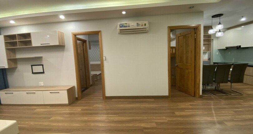 phong khach can ho cho thue 2 1 810x430 - Cho thuê căn góc chung cư Scenic Valley 2, 02pn, giá 800usd/tháng, nội thất đầy đủ, xem nhà dễ.