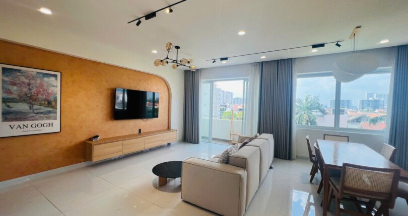 phong khach cxan ho can ban 2 810x430 - Chủ nhà thân , gửi bán gấp căn hộ chuung cư Grand View, 118m2, giá 10.8 tỷ, đầy đủ nội thất.