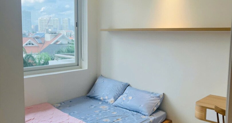 phong ngu can ho ban 24 810x430 - Chủ nhà thân , gửi bán gấp căn hộ chuung cư Grand View, 118m2, giá 10.8 tỷ, đầy đủ nội thất.