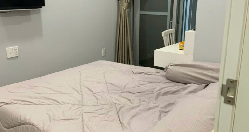 phong ngu can ho ban 36 810x430 - Bán căn hộ 101m2, chung cư Scenic Valley 1, nhà đầy đủ nội thất, đang có hợp đồng thuê ổn định.