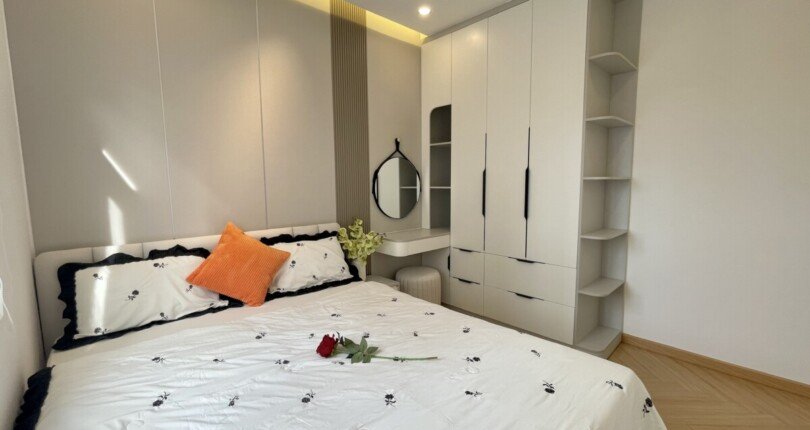 phong ngu can ho ban 42 810x430 - Bán căn hộ chung cư Sky Garden 3, 72m2, 03pn, giá 6.290 tỷ, nhà mới, view Landmark 81.