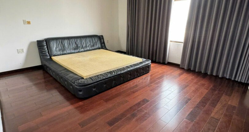 phong ngu master can ho ban 2 810x430 - Giá mua bán căn hộ 3pn Tháp O view sông chung cư The Panorama T7/2025