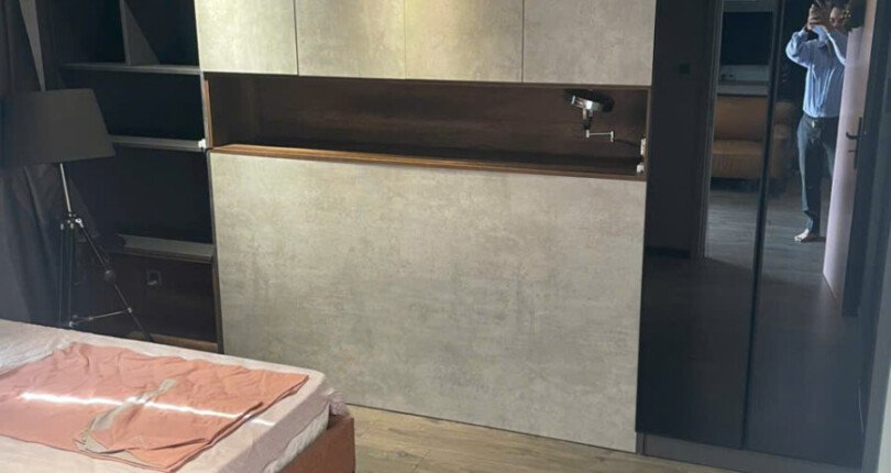 phong ngu master can ho ban 810x430 - Giá mua bán căn hộ 2pn tháp B view sông lầu cao chung cư Saigon South Residences T7/2025