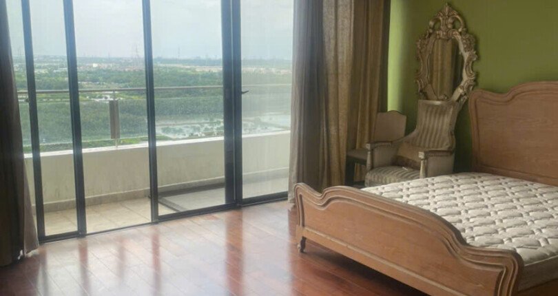 phong ngu master rong rai 810x430 - Giá mua bán căn hộ Penthouse The Panorama Phú Mỹ Hưng T8/2025