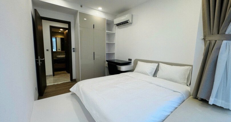 phong ngu trong can ho hoan thien nhu hinh 810x430 - Bán gấp căn hộ 3pn tháp C căn góc chung cư The Peak Phú Mỹ Hưng giá 12,8 tỷ
