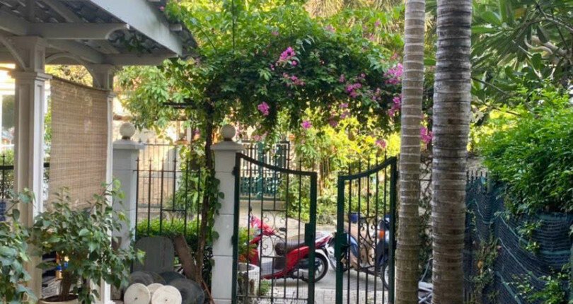 san vuon truoc nha 810x430 - Giá cho thuê nhà Biệt thự nguyên căn Nội khu Mỹ Thái 2 Phú Mỹ Hưng T7/2025