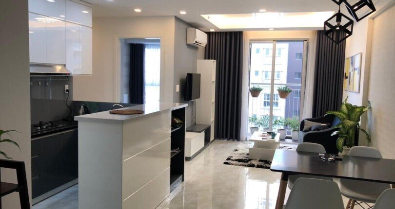 toan phong khach can ho cho thue 1 810x430 - Cho thuê căn hộ chung cư Scenic Valley 1, 02pn, giá 18tr/tháng, view hồ bơi, nhà đang trống.