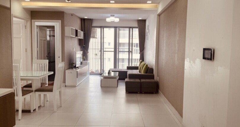 toan phong khach can ho cho thue 810x430 - Cho thuê căn hộ chung cư Scenic Valley 1, 77m2, căn góc, 02pn, giá 19tr/tháng, nội thất đầy đủ.