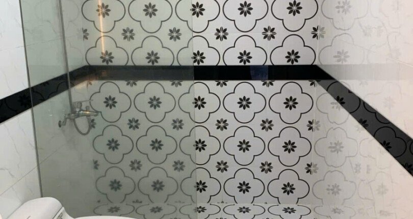 toilet can ho ban 810x430 - Bán Penthouse Tháp F chung cư Hưng Vượng 3 Phú Mỹ Hưng giá 8,7 tỷ