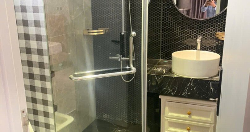 toilet hoan thien cao cap nhu hinh 810x430 - Giá mua bán căn hộ 2pn tháp B view sông lầu cao chung cư Saigon South Residences T7/2025