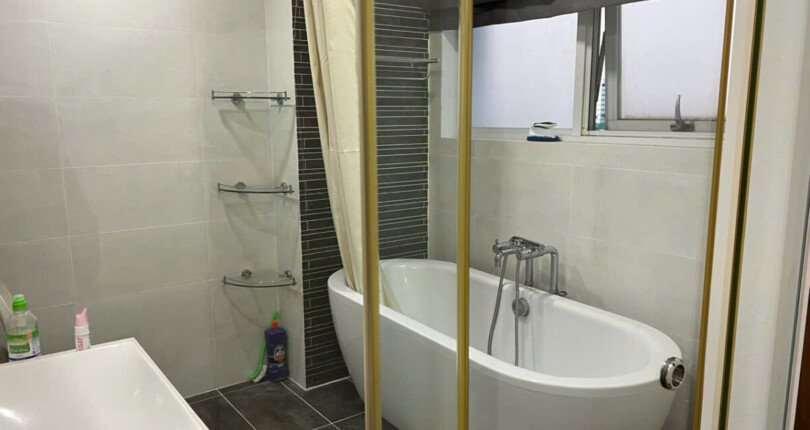 toilet phong ngu master 810x430 - Bán gấp căn hộ Happy Valley, 3pn, 135m2, căn góc, view Đông - Nam, nội thất cao cấp, giá 10,1 tỷ