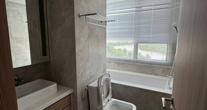 toilet trong can ho cho thue 810x430 - Giá cho thuê căn hộ 3pn Tháp A chung cư The Horizon Phú Mỹ Hưng Phường Tân Hưng T7/2025
