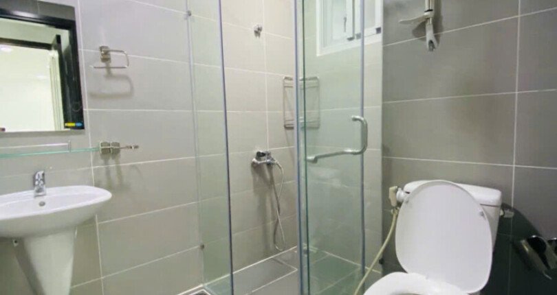 tollet can ho ban 16 810x430 - Bán căn hộ 70m2, chung cư Scenic Valley 1, giá 5.9 tỷ, 02pn, đầy đủ nội thất, xem nhà dễ.