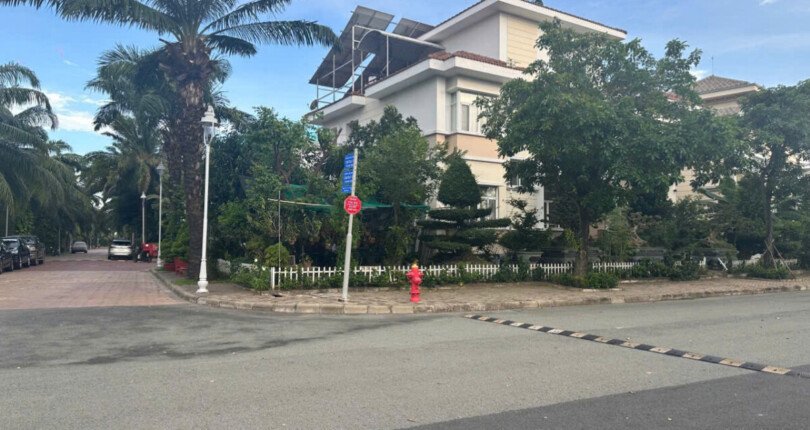 vi tri biet thu goc hai mat duong lien ke cong vao kdc 810x430 - Giá mua bán nhà Biệt thự nguyên căn Nội khu Chateau Phú Mỹ Hưng phường Tân Mỹ t7/2025