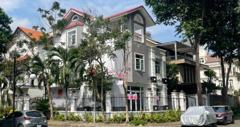 vi tri nha ban goc hai mat duong 810x430 - Giá mua bán nhà góc đường Phạm Thái Bường Khu Biệt thự Phú Mỹ Hưng T7/2025