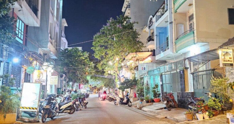 vi tri toa nha mat duong so 49 phuong tan hung 810x430 - Giá mua bán toàn nhà chdv có thang máy 15p Đường số 49 phường Tân Hưng HCM T7/2025