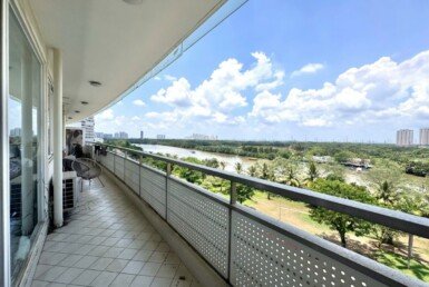 view-ban-cong-phong-khach