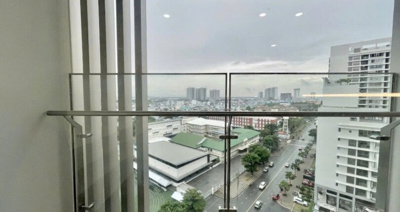 view phong khach can ho ban 810x430 - Bán gấp căn hộ 3pn tháp C căn góc chung cư The Peak Phú Mỹ Hưng giá 12,8 tỷ