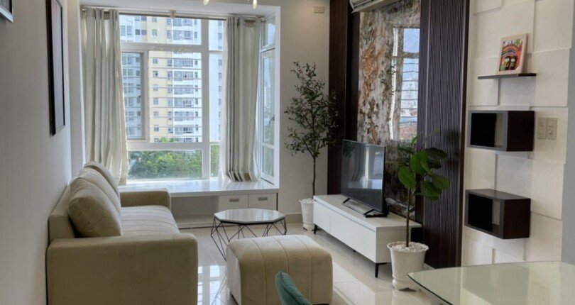 ban can ho sky garden 3 3 11 810x430 - Cho thuê căn hộ Sky Garden 3. DT 68m2 View hồ bơi- 2 Phòng-2wc- Nhà đẹp- Nội thất đầy đủ- Giá 15 Triệu/Tháng