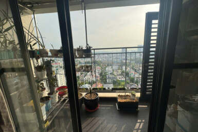 ban cong phong khach can ho 2 385x258 - Mua b&aacute;n căn hộ Chung cư Nam Ph&uacute;c Le Jardin Quận 7, gi&aacute; rẻ