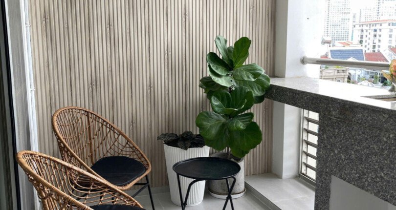 ban cong phong khach can ho ban 1 810x430 - Giá mua bán căn hộ 3pn lầu 6 Chung cư Park View phú Mỹ Hưng T9/2025