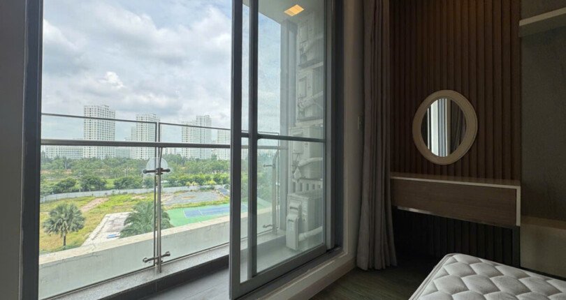 ban cong phong ngu 1 810x430 - Hàng hiếm bán căn hộ số 05 tòa nhà D chung cư Green Valley phường Tân Mỹ