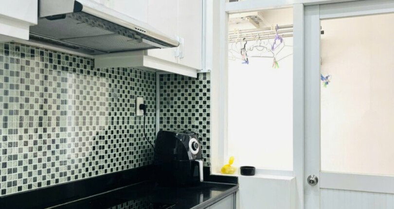 bep can ho can ban 6 810x430 - Chủ kẹt tiền cần bán gấp căn hộ chung cư Sky Garden 3, 68m2, giá 4.8 tỷ, nhà đang có hợp đồng thuê.